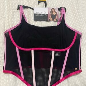 Brand new. Got the wrong size still in great condition